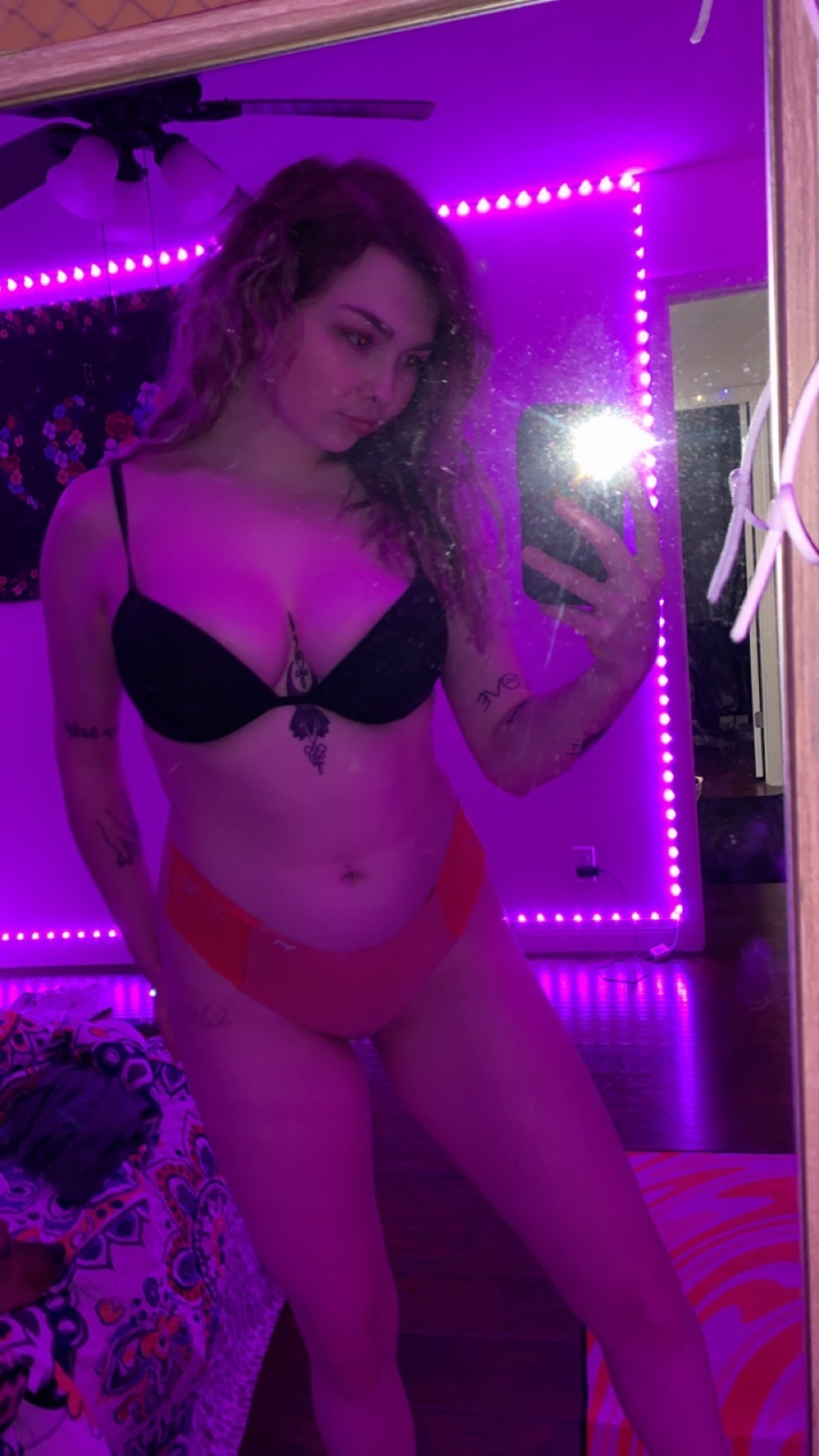 Read more about the article kxrennicole Onlyfans Model from