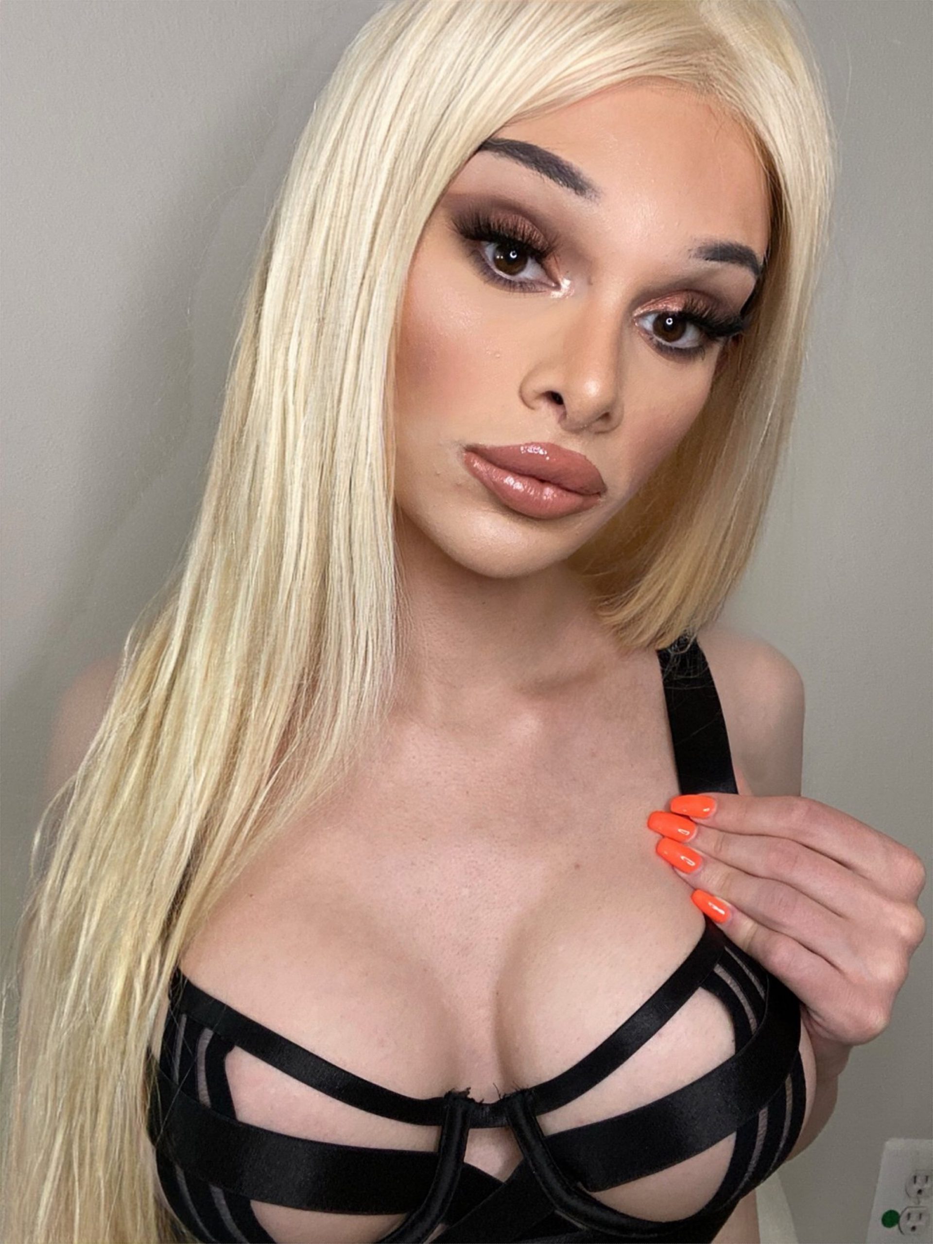 You are currently viewing avenaxo Onlyfans Model from