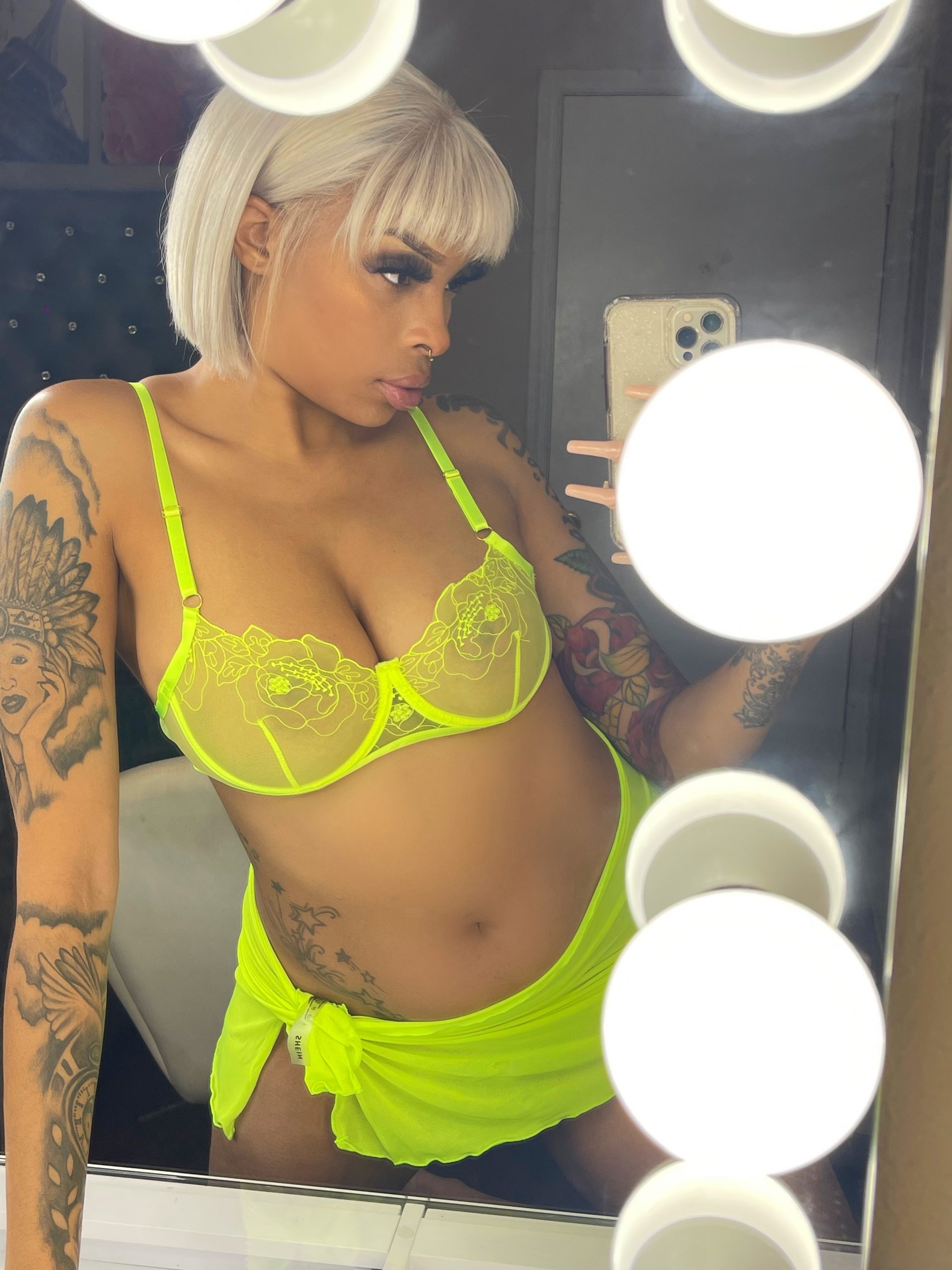 You are currently viewing official_deafbae Onlyfans Model from